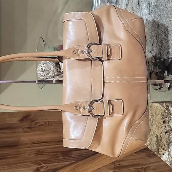 Coach Handbags - Coach Soho EUC  Hampton Brown Leather Satchel